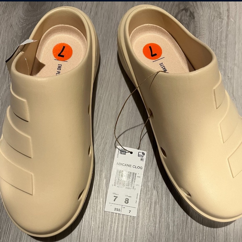 Adidas Adicane Brand New (Size 7 Men / Size 8 Women) Unisex.
